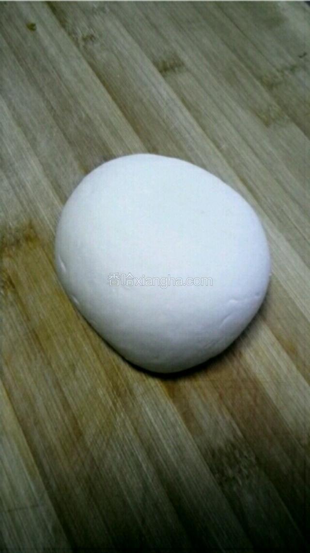 揉成光滑面团。