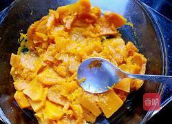 南瓜绣球豆沙包的做法图解2