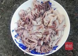 韭菜炒鱿鱼的做法图解2