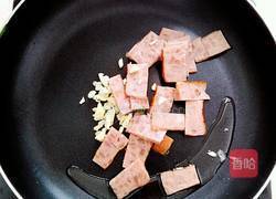 火腿炒西兰花的做法图解7