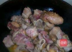 土鸡炖蘑菇.粉条的做法图解3