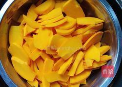 南瓜玫瑰花卷的做法图解2