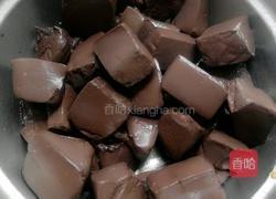 肉粒红萝卜血豆腐汤的做法图解2