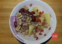 莲藕花生猪脚汤的做法图解5