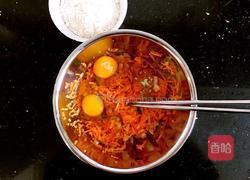胡萝卜虾皮鸡蛋饼的做法图解3