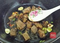 牛肉土豆的做法图解1