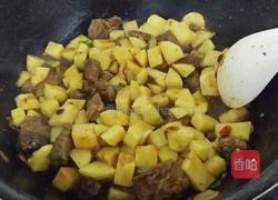 牛肉土豆的做法图解2