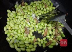 毛豆炒肉的做法图解3