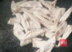 辣椒炒鸡尖的做法图解2