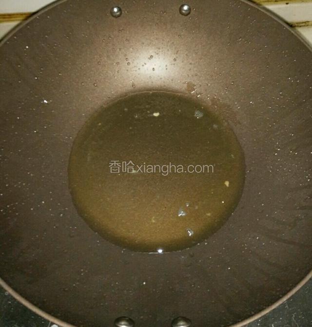 锅中留一点底油