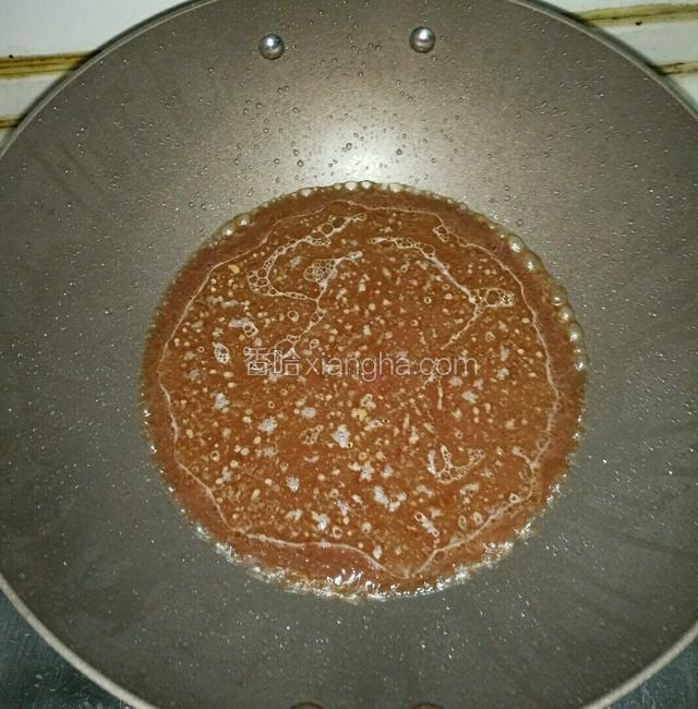油热后倒入调好的料汁