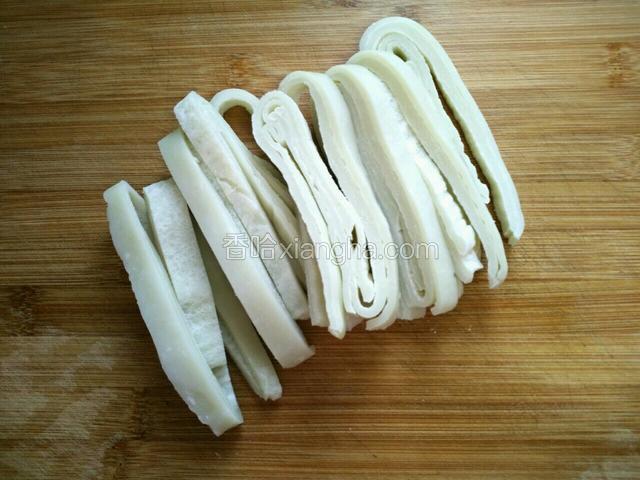 湿豆丝切粗丝。