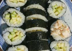 紫菜包饭配大虾沙拉