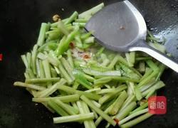 芹菜炒杏鲍菇的做法图解5