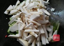芹菜炒杏鲍菇的做法图解6