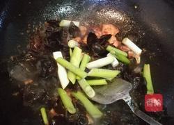 木耳炒鸡丁的做法图解6