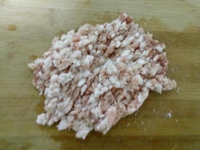 猪肉剁成肉馅