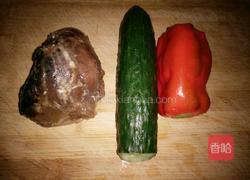 青瓜炒牛肉的做法图解1