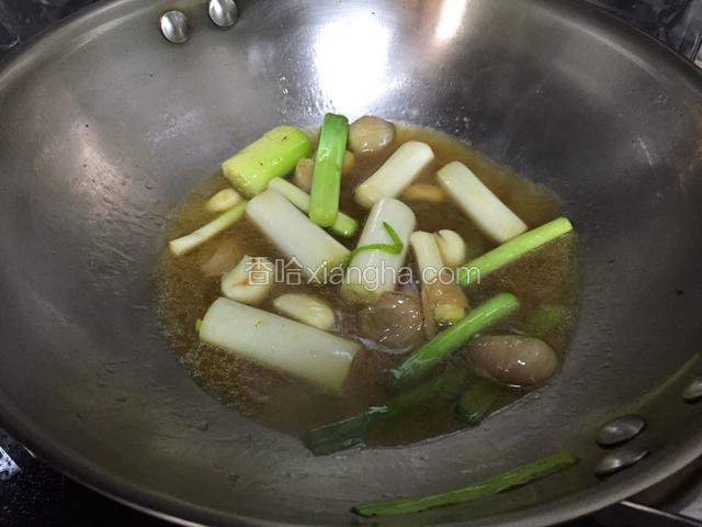 爆香后倒入开水煮一下