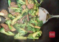 西兰花炒肉的做法图解6