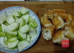油条炒丝瓜的做法图解1