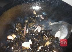 香菇木耳炒鸡蛋的做法图解3