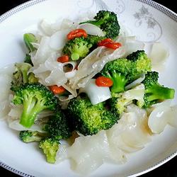 百合银耳西兰花的做法[图]