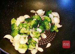 百合银耳西兰花的做法图解3