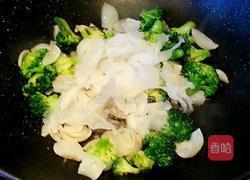 百合银耳西兰花的做法图解4