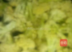 花菜炒肉片的做法图解1