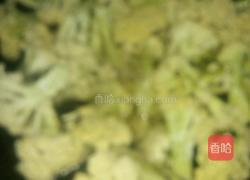 花菜炒肉片的做法图解3