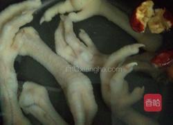 花生玉米鸡脚汤的做法图解4