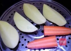 土豆奶酪虾球的做法图解2