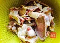 胡萝卜羊骨汤的做法图解1