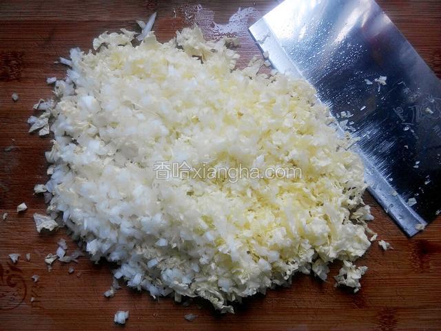 将大白菜切碎！