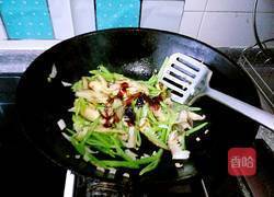 香菇豆角丝的做法图解7