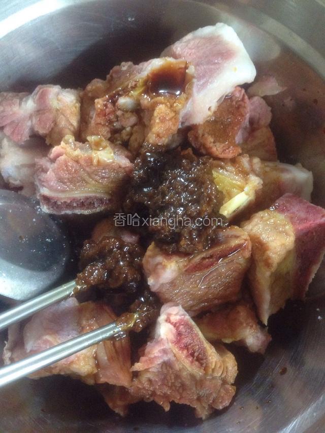 酱油，沙茶酱，盐。