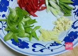 辣椒炒鱿鱼丝的做法图解2