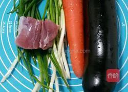 肉末蒸茄子的做法图解1