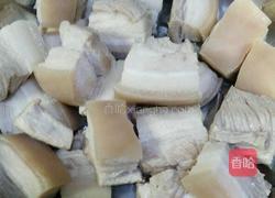 栗子红烧肉的做法图解1