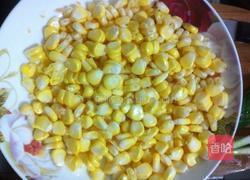 玉米炒香菇黄瓜的做法图解1
