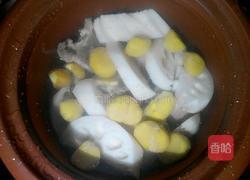 栗子莲藕猪骨汤的做法图解7