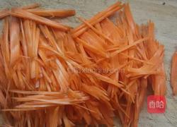 胡萝卜拌粉丝的做法图解1