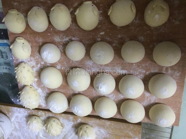 在锅里蒸25分钟到半小时就可以