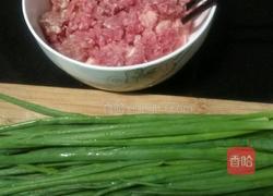 豆腐皮葱包肉的做法图解1
