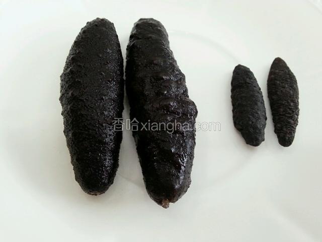 泡发好澳洲沙参，切块洗干净备用。
