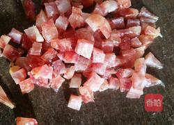 腊肠炒菜丁的做法图解2