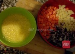 五彩缤纷蛋炒饭的做法图解1