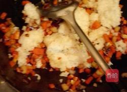 五彩缤纷蛋炒饭的做法图解4
