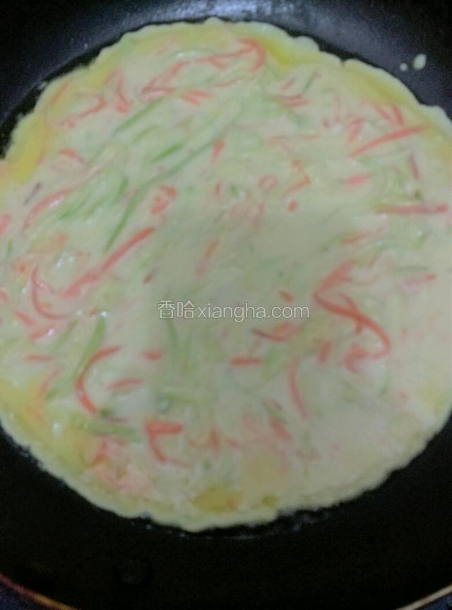 倒入100ml水。加入面粉